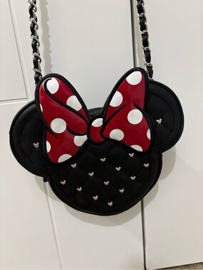Loungefly Black Minnie Mouse Quilted Crossbody with Red Polka Dot Bow